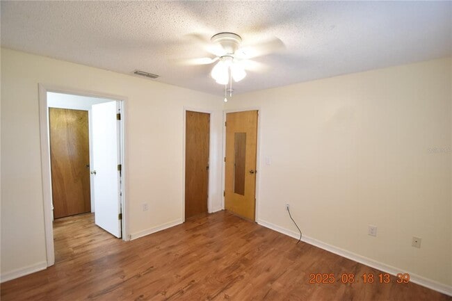 Building Photo - 38927 Carr Dr