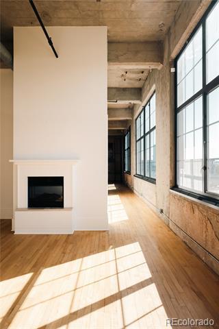 Building Photo - 2000 Little Raven St