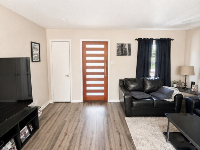 Building Photo - 1300 Timberlake Cir