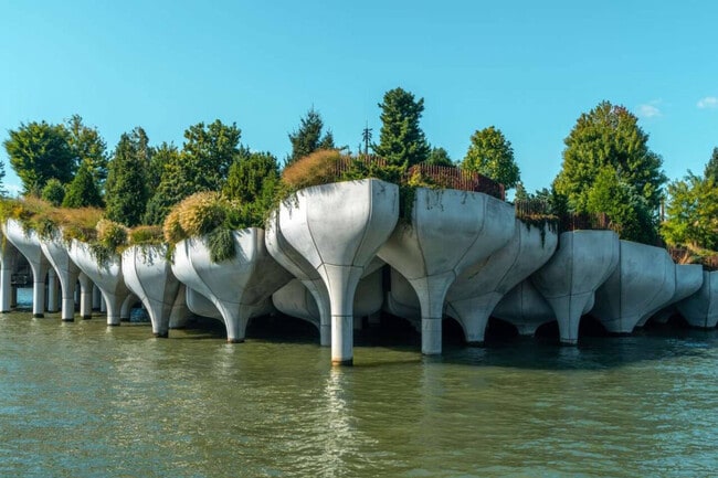 Building Photo - 156 W 15th St