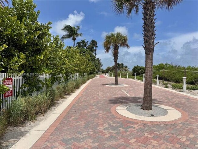 Building Photo - 5161 Collins Ave