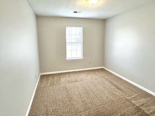 Building Photo - Now Leasing A 5 Bedroom 2 Bath Home In Memphis. Availalbe Now