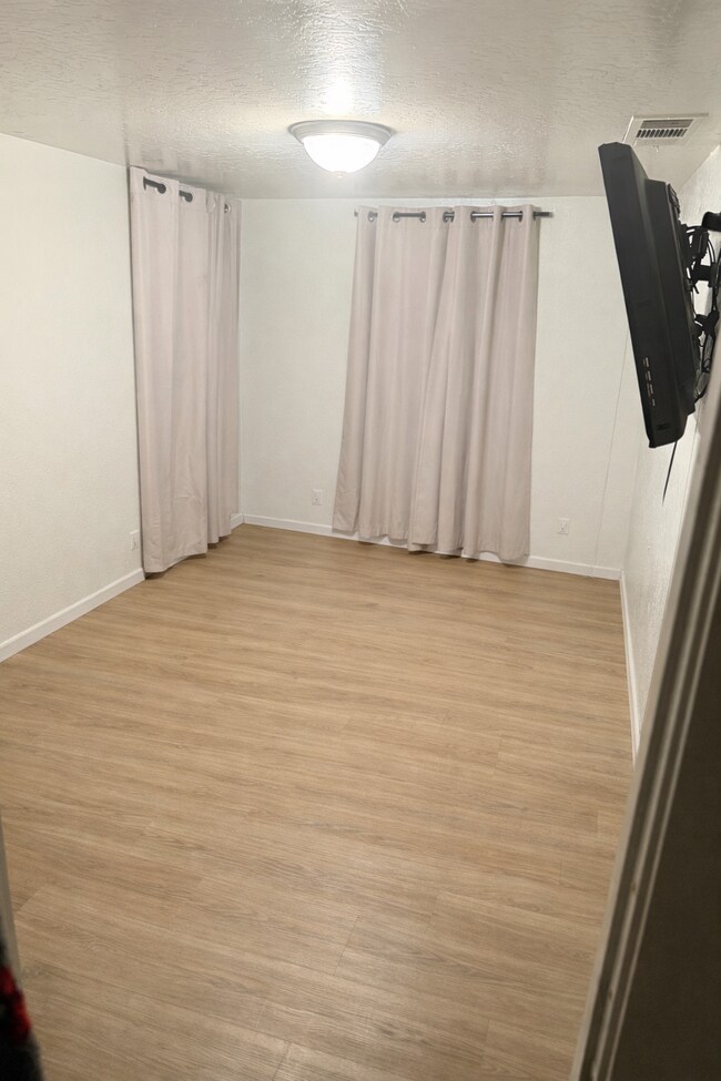 Building Photo - 415 S Lafond Rd