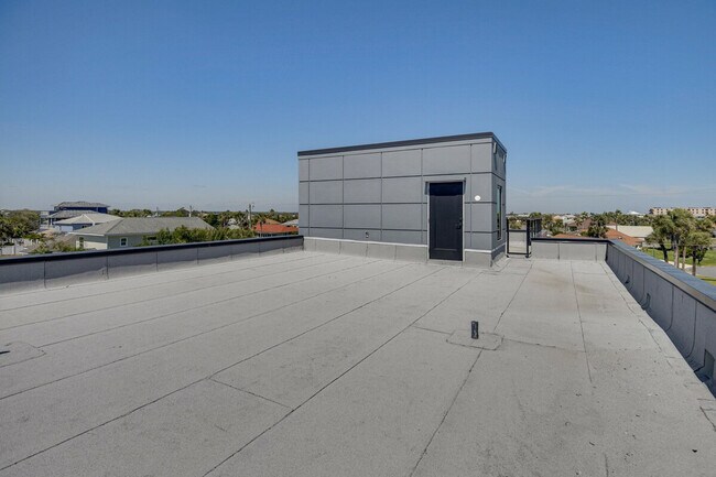 Building Photo - 118 Via Madrid Dr