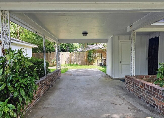 Building Photo - 4762 Verne Rd