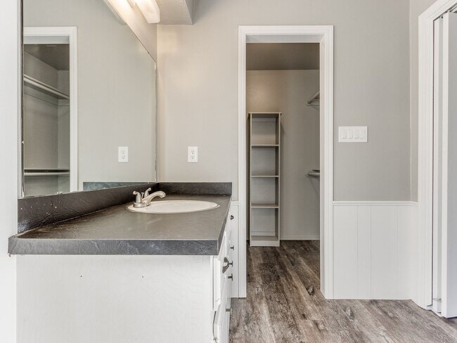 Building Photo - Recently Remodeled home in Norman