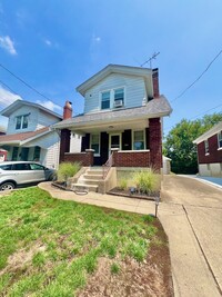 Building Photo - Spacious Clifton Home for Summer!