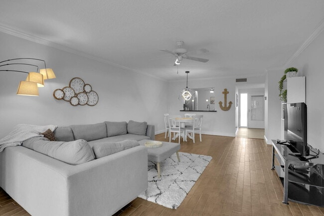 Building Photo - 100 Pelican Pointe Dr