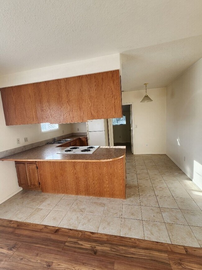 Building Photo - STATUS: RENTED-  |R281h| $1495.00