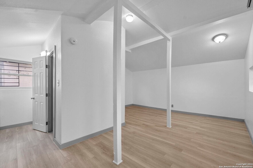 Building Photo - 302 E Cevallos
