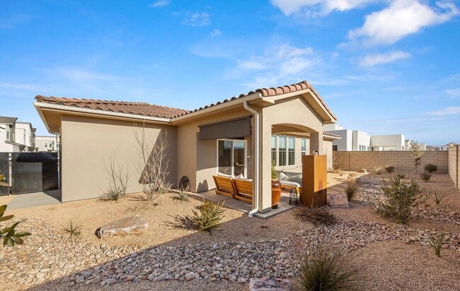 Building Photo - Beautiful Desert Color Home