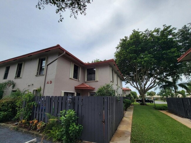Building Photo - 1436 SW 25th Way