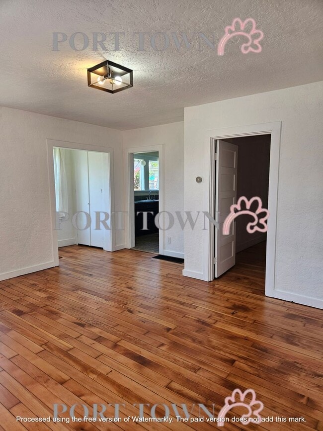 Building Photo - 1 Bed/1Bath Bottom Floor