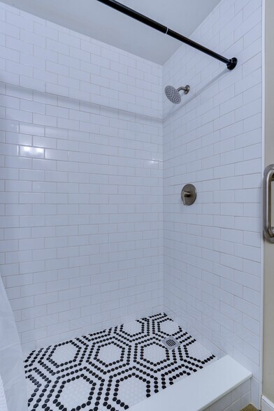 Building Photo - 8063 Saint Annes Ct
