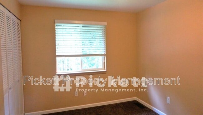 Building Photo - 10421 Ashley Cir NW