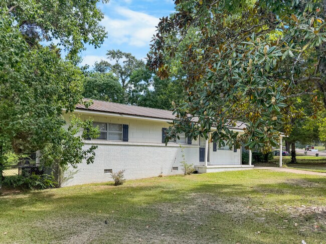Building Photo - 107 Ann Dr