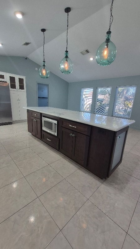 Building Photo - 614 Caribou Ct