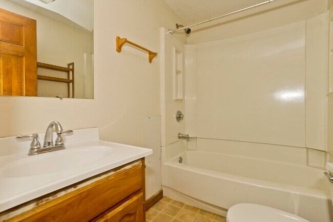 Building Photo - 236 State St