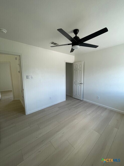 Building Photo - 1016 Starlight Dr