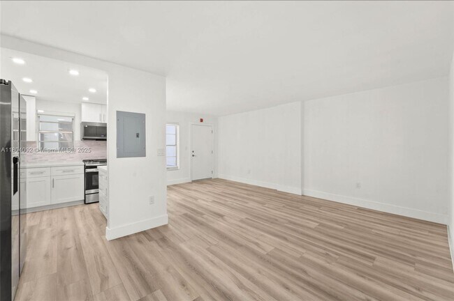 Building Photo - 240 Collins Ave