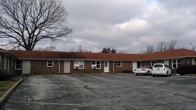 Building Photo - Skyline Apartments