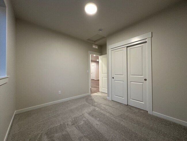 Building Photo - 3bed, 2bath 1,201sq.ft. 2car garage home in Shadow Glen Subdivision - Caldwell