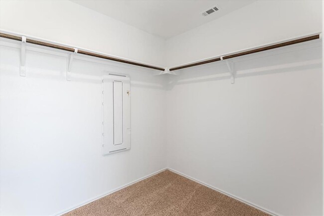 Building Photo - 425 Escondido Cir