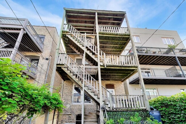 Building Photo - 1037 S Racine Ave