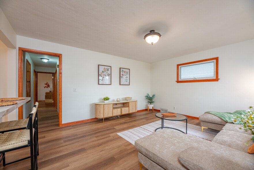 Building Photo - 416 W Spruce St