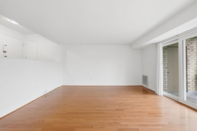 Building Photo - 5578 Burnside Dr