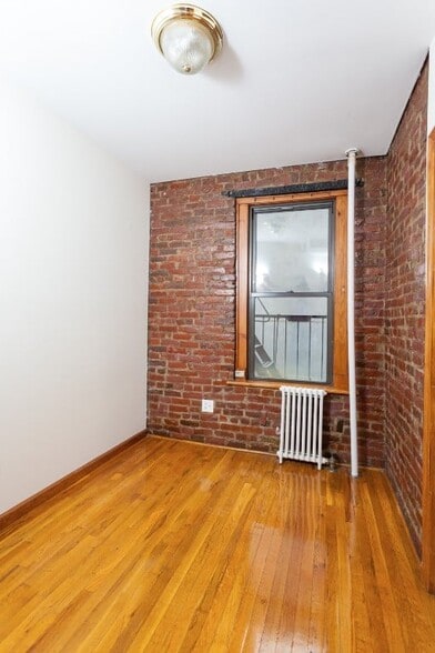 Building Photo - 410 E 13th St