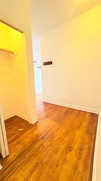 Building Photo - 1112 W 18th St