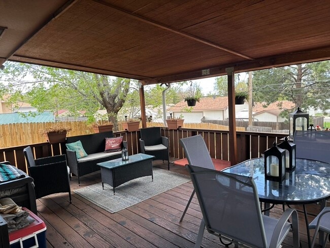 Building Photo - CUTE 3BD RANCHER WITH CHARACTER IN CENTRAL...