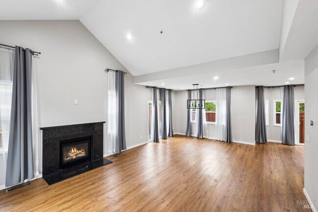 Building Photo - 4 Courtney Ln