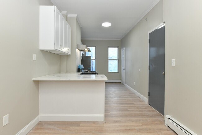 Building Photo - 531 28th St