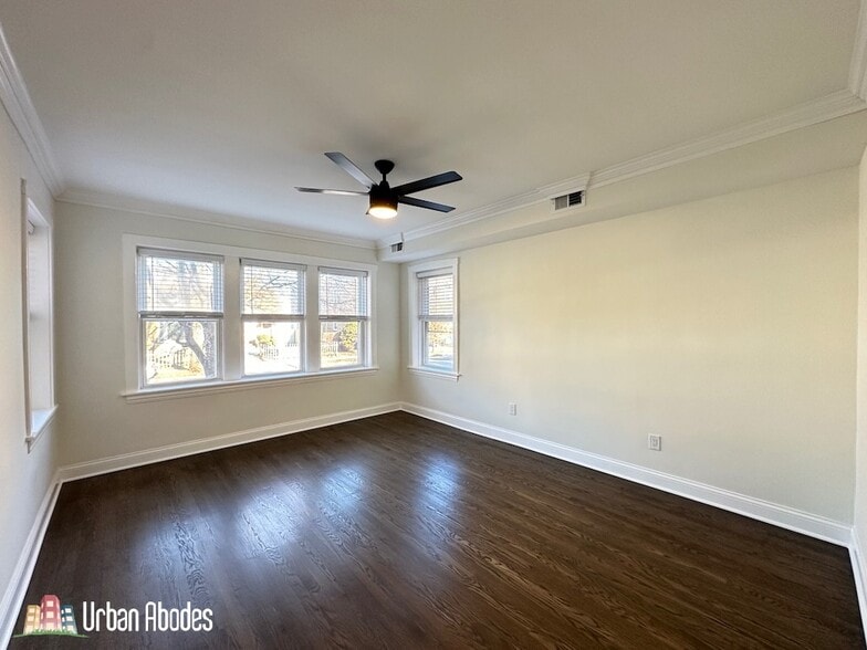 Building Photo - 3045 W Addison St