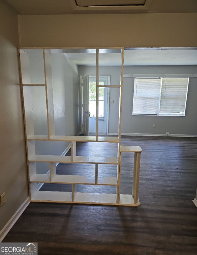 Building Photo - 6494 Lower Dixie Lake Rd