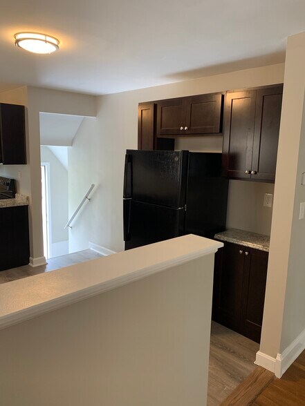 Building Photo - 6847 Roe St