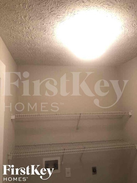 Building Photo - 319 Hills Point Rd