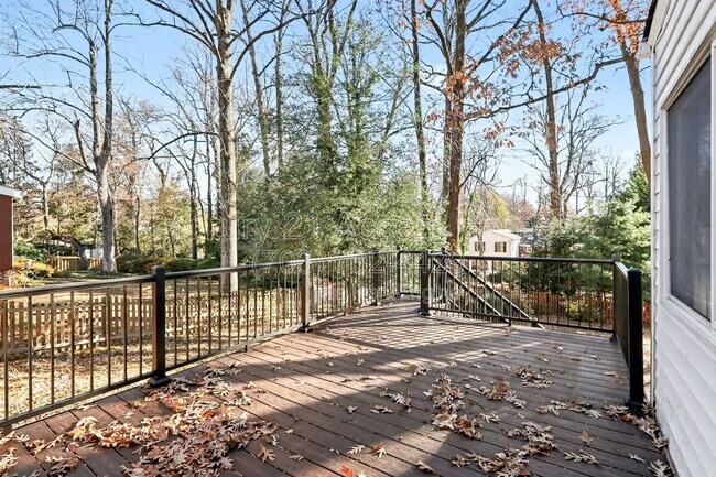 Building Photo - 3107 Valley Ln