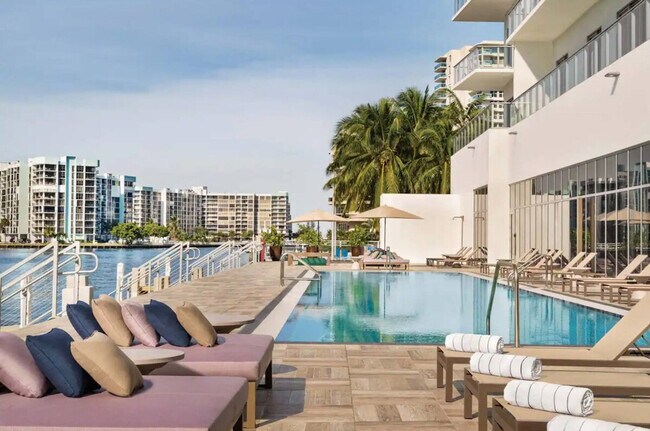 Building Photo - 4010 S Ocean Dr