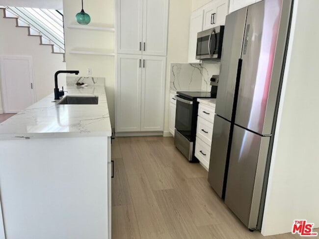 Building Photo - 9946 Farragut Dr