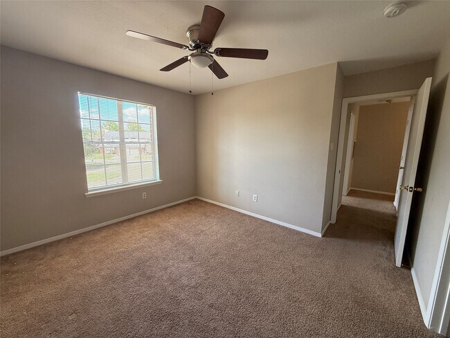 Building Photo - 10007 Emerald Creek Dr