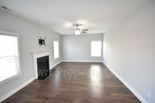 Building Photo - 441 Stonebriar Ave