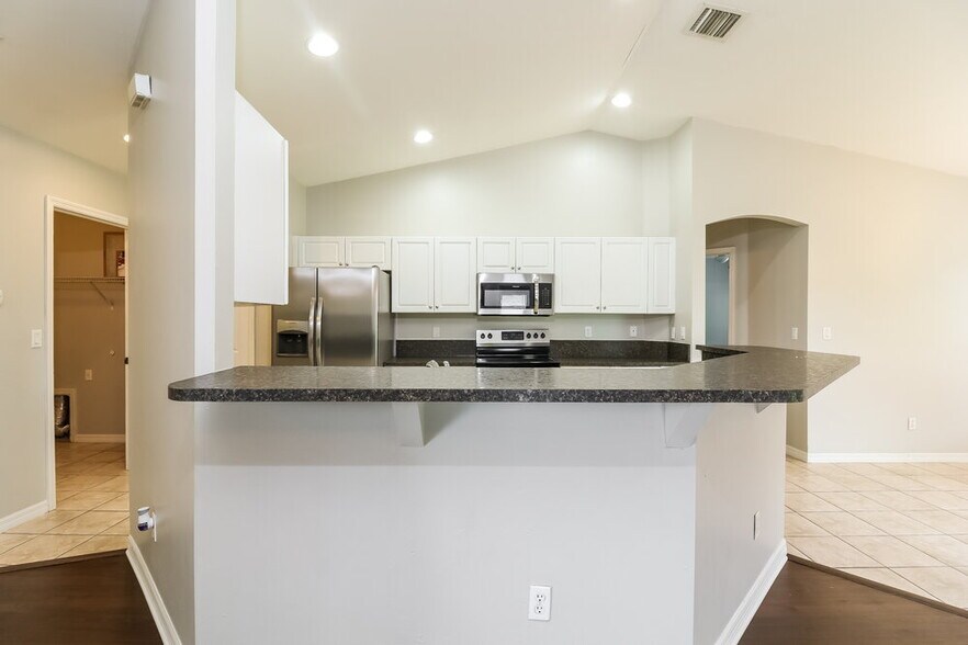 Building Photo - 1310 SW 13th Terrace