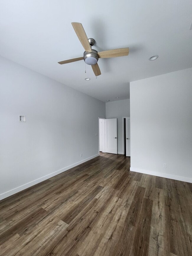 Building Photo - Black Mountain Rental!