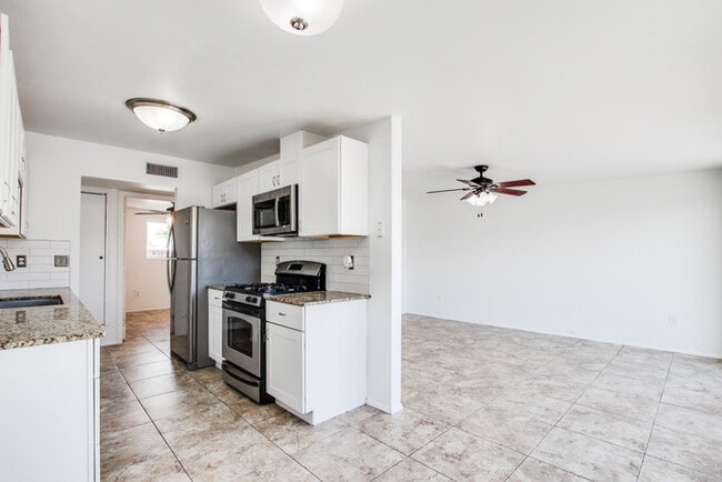 Building Photo - FOR RENT