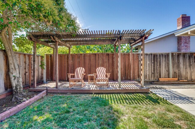 Building Photo - 6402 Tamalpais Ave