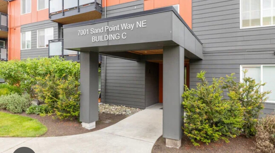 Building Photo - 7001 Sand Point Way NE