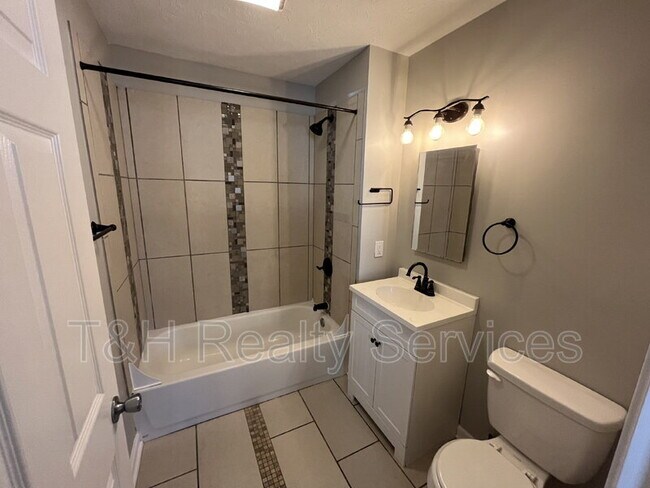 Building Photo - 333 N 7th Ave